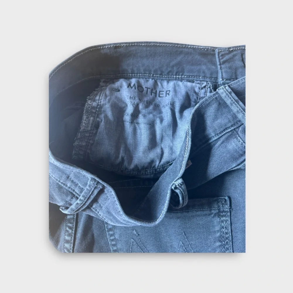 Mother High Waisted Rascal Ankle Fray in Chalk It Up